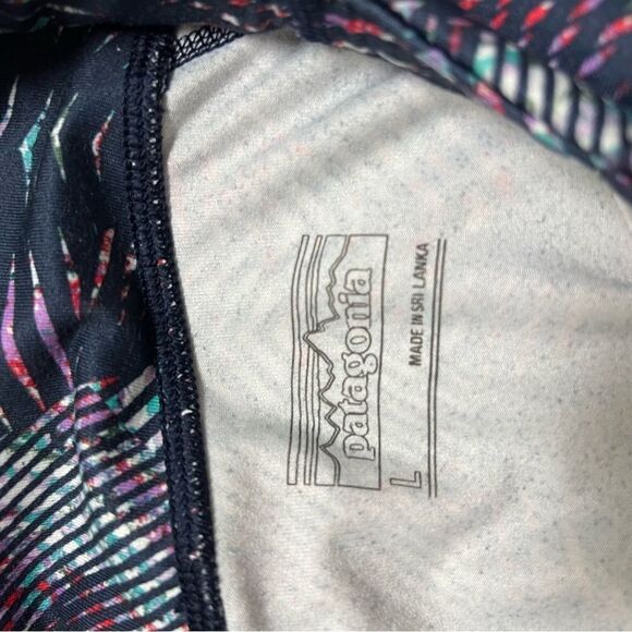 Patagonia Women Size Large Abstract Geometric Stretch Pull On Leggings - Picture 7 of 11